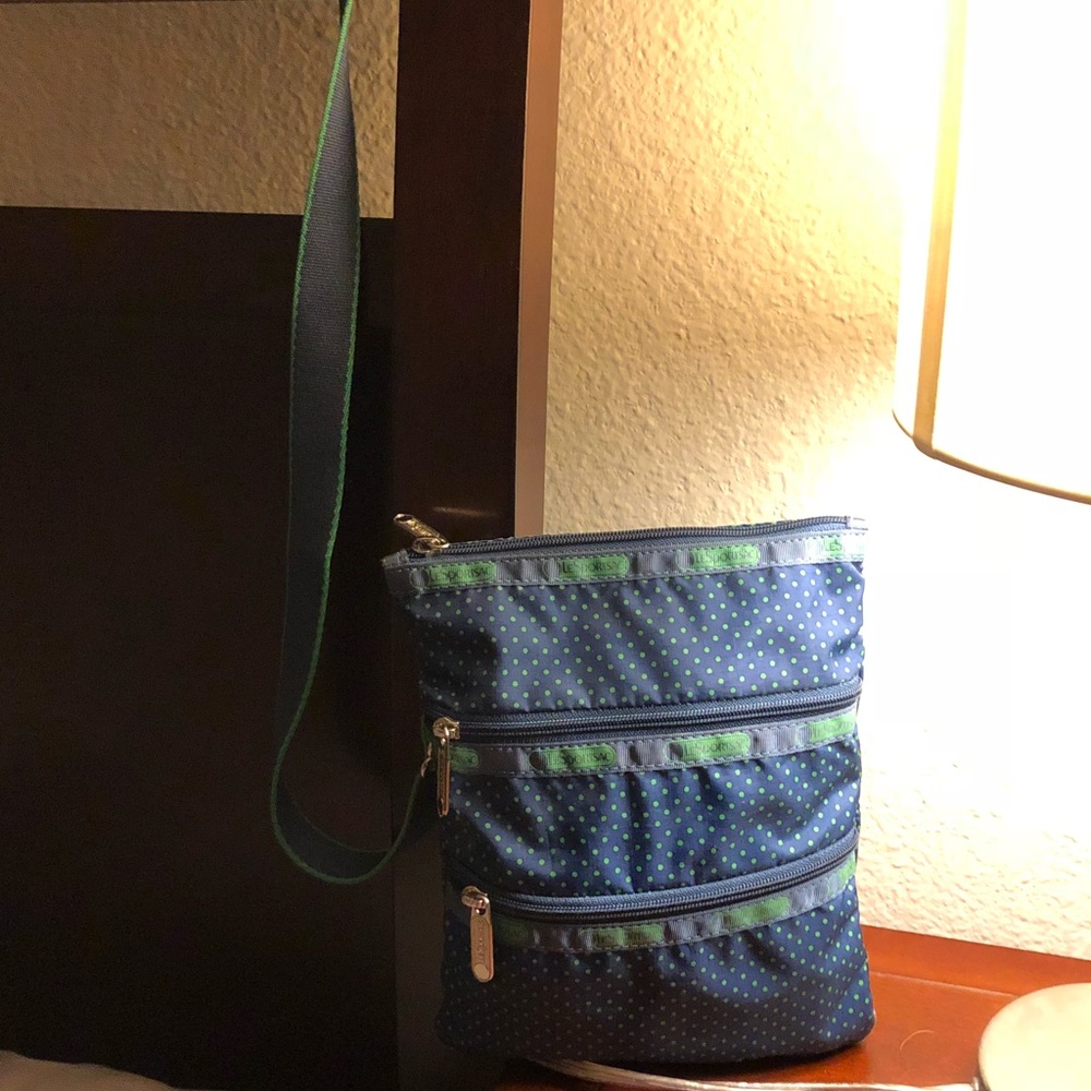 Crossbody purse with 4 compartments.